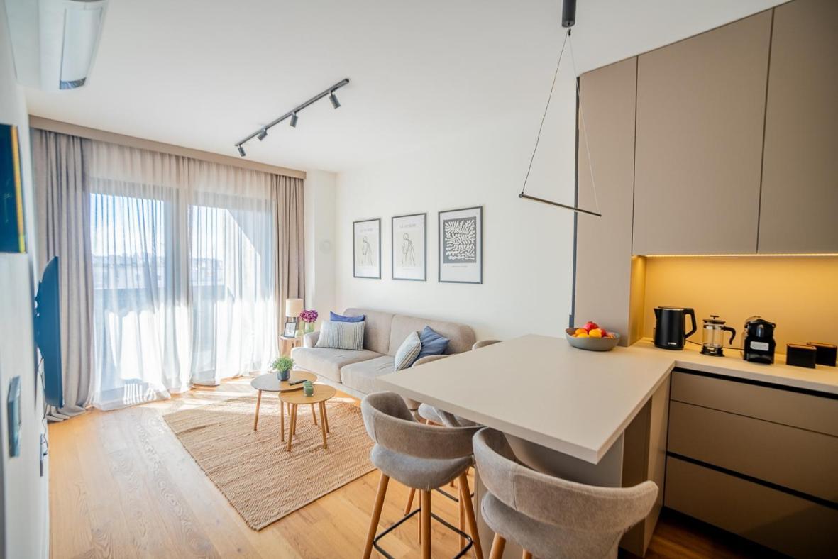 Noovi - With Private Parking Apartman