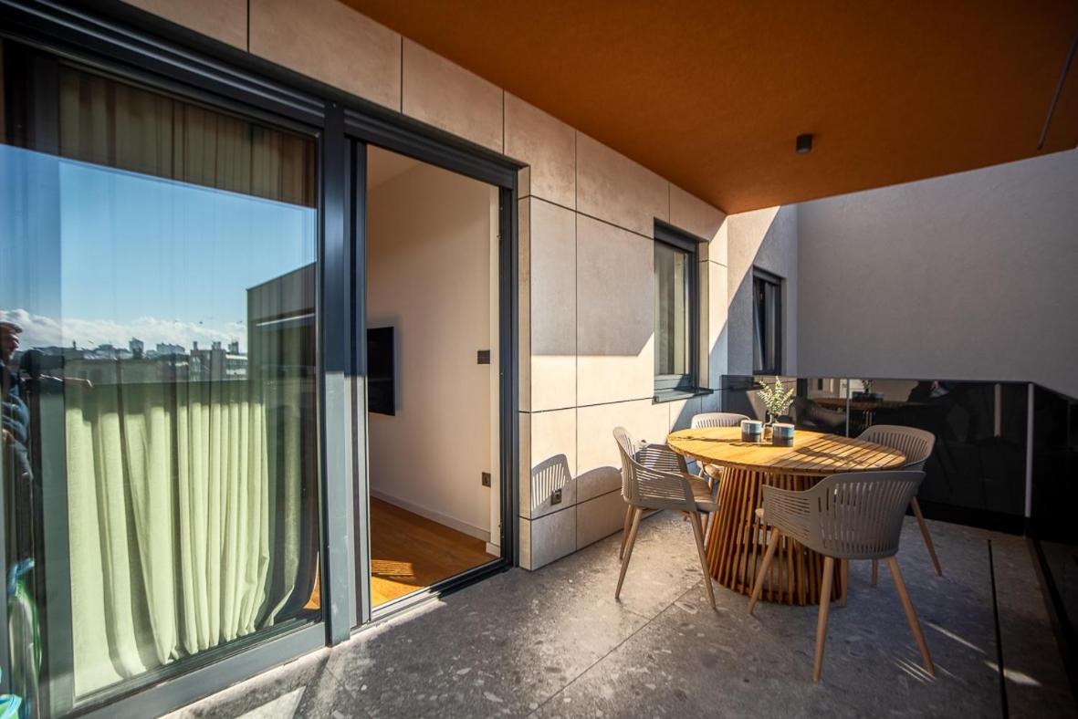 Noovi - With Private Parking *
